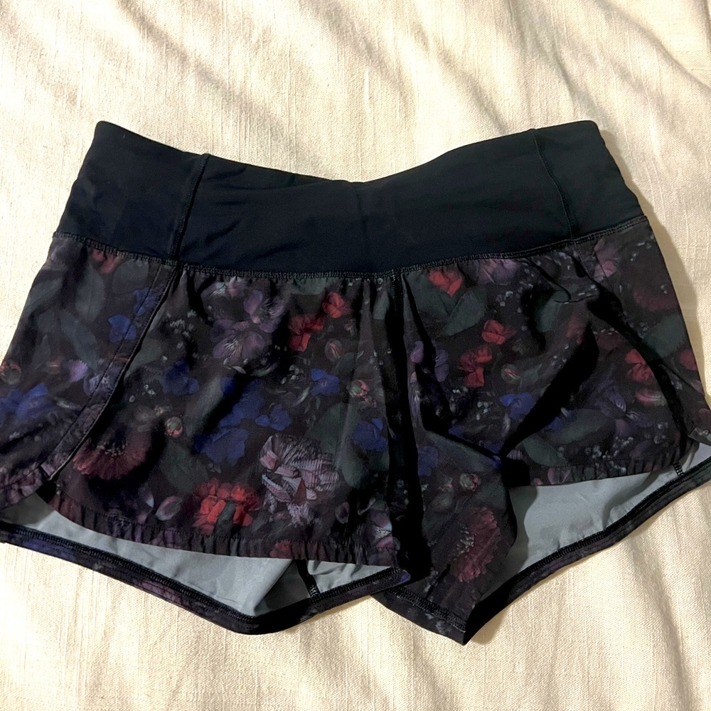 Lululemon floral on the run Shorts Sz 4